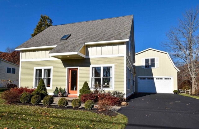 Charming Kittery Cape with Bonus Room & Hot Tub