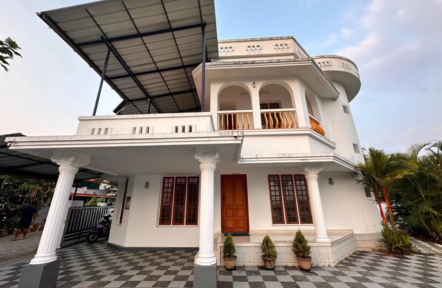 Charming Lake/River front 3 BHK VILLA for DAILY RENT in Cochin,ERNAKULAM