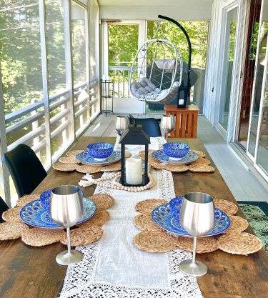 Charming Lakefront Chalet, family and pet friendly