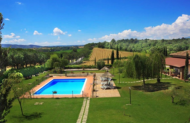 Charming large Villa, ideal large Families, A/C , large Pool