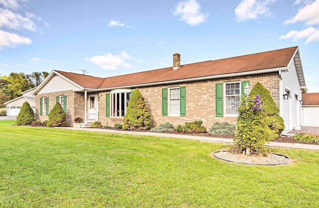 Charming Lewisburg Home w/Hot Tub & Games!