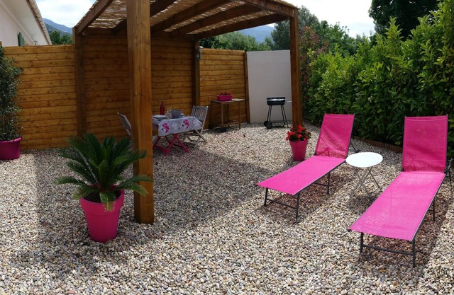 Charming little air-conditioned house with outdoor space in Patrimonio (wifi)