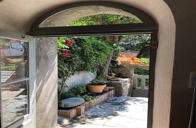Charming little garden apartment in village center