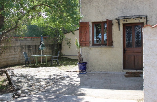 Charming little holiday home with garden near Montpellier