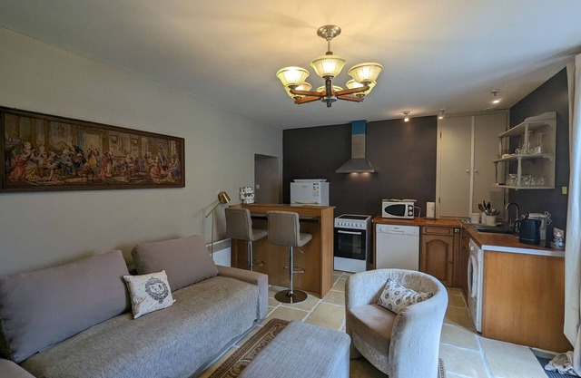 Charming loft in old town, free parking nearby, close to Naillac castle