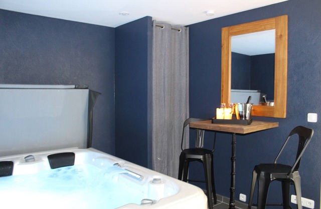 Charming love room Althea