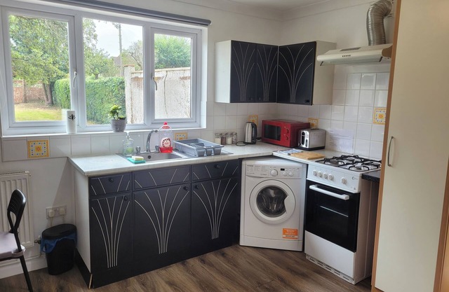 Charming Luton Apartment Retreat