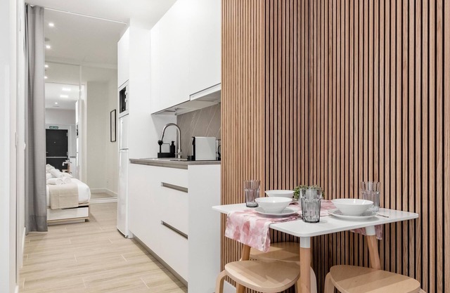 Charming Madrid Castilla V - Studio for 3 people