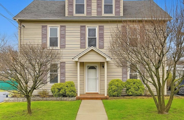 Charming Mamaroneck | 3BR, 3BA, 22 Mi to Manhattan