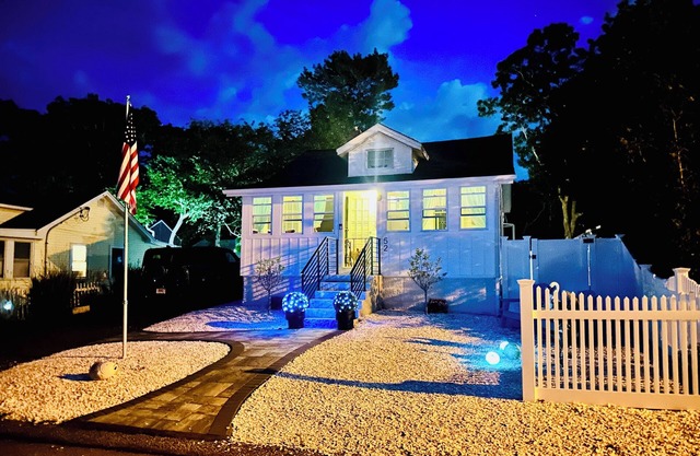 Charming Manomet Beach House with fenced yard & Private Dog Friendly Beach 🐾