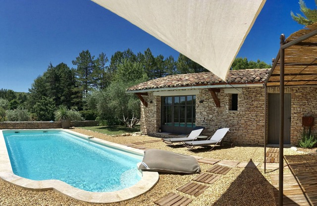 Charming Mas in Gordes, private pool, very quiet, views.