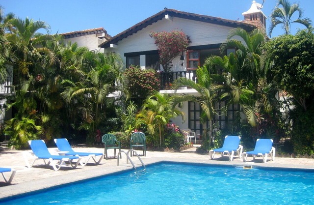 Charming Mexican Style Condo, across the street to the beach!