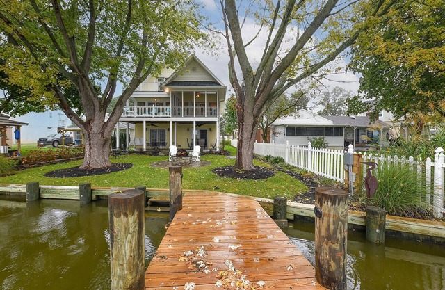 Charming Middle River Hideaway with Water-Front/Fire-pit/WiFi/Prvt Parking