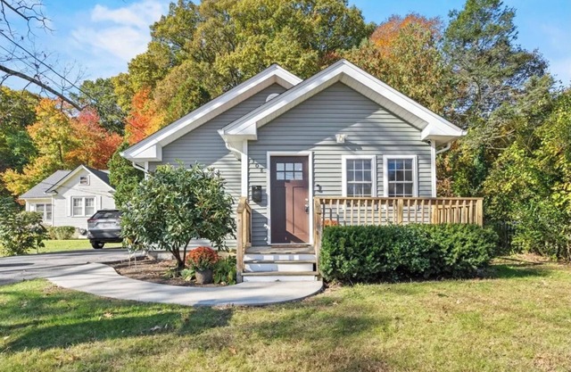 Charming Modern 3-bdrm house. Stroll to Lake Quinsigamond in Worcester