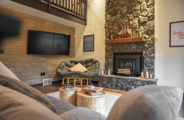 Charming, Modern & Cozy Home