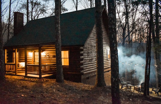 Charming Modern Log Cabin Near FDR State Park & Callaway Gardens