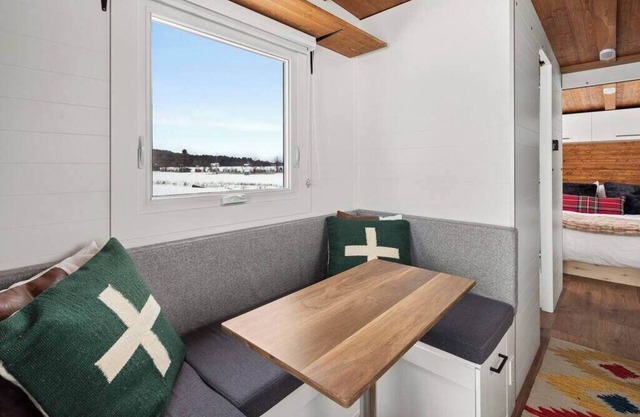 Charming Modern Tiny Home, Minutes to Stowe