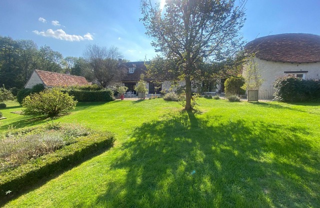 Charming Nature Retreat with King Bed, Private Terrace, and Shared Pool in the Brenne Park