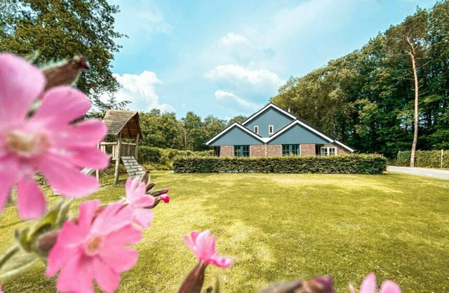 Charming, new 16-person accommodation
