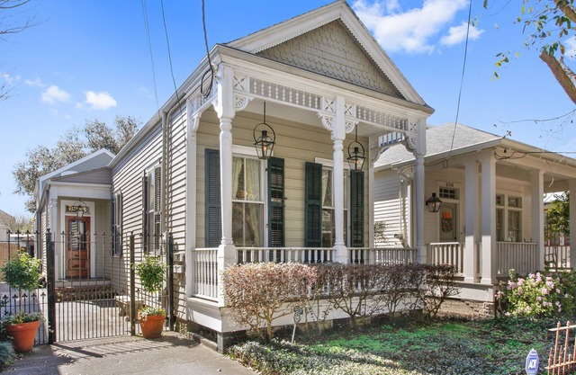 Charming New Orleans Cottage Steps from Audubon Park and Magazine St