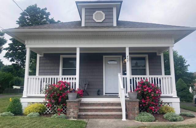 Charming Newly Renovated Home 1 mile to West End Beachnn