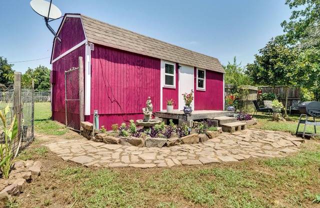 Charming Oklahoma Retreat w/Grill - Pets Welcome!