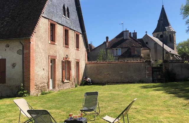 Charming Old Parsonage with Garden and WiFi, Near Vichy