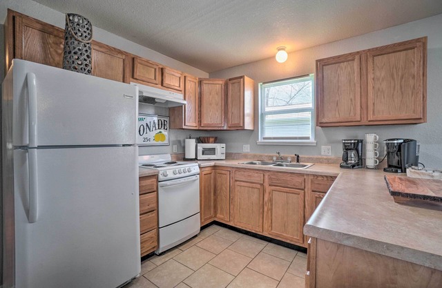 Charming One-Level Home w/Deck, Walk to Dtwn