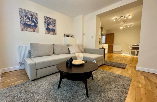 Charming OneBedroom Sutherland Ave Central LondonE