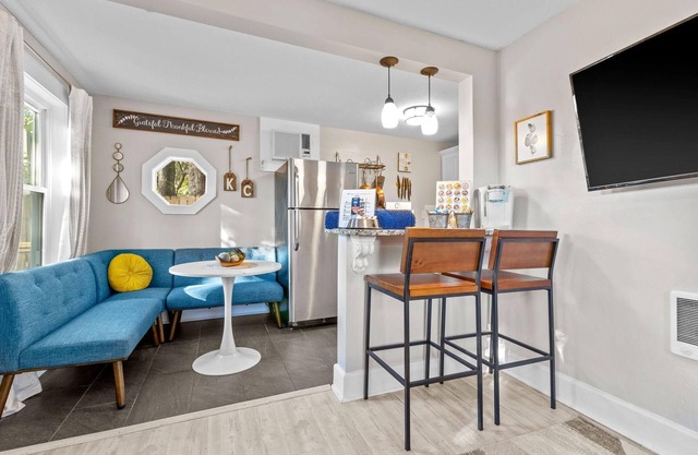 Charming Pet Friendly Retreat!
