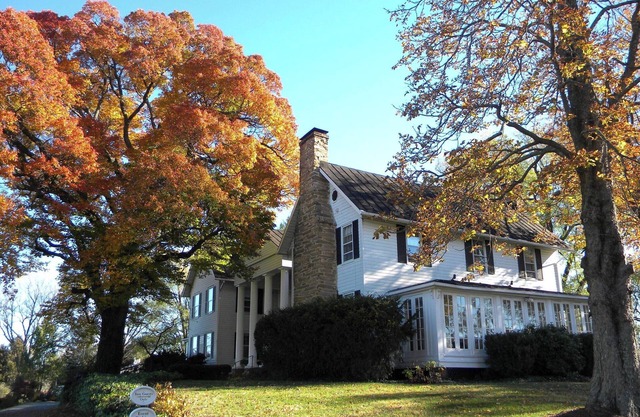 Charming Presidential Suite with full kitchen - The Inn at Black Horse Manor