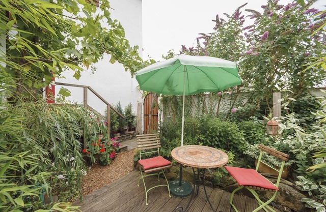 Charming Private Apartment with Garden
