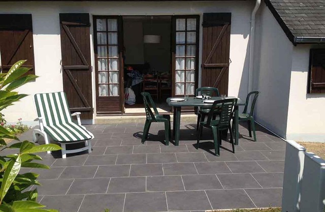 Charming private villa with shady garden and terrace 400 metres from the sea