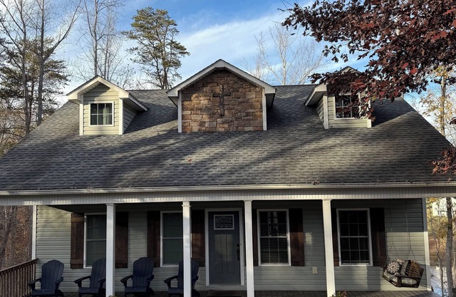 Charming Private Yet Convenient Lake Front 4-bedroom house in Wirtz