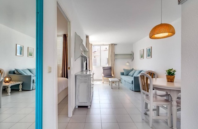 Charming, quiet and bright sea-side apartament