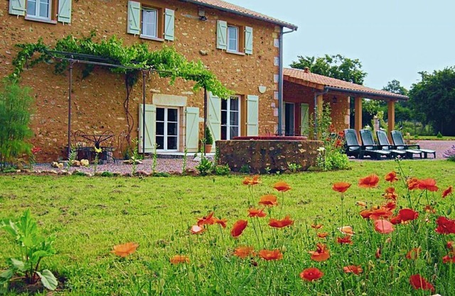 Charming Renovated Home with Large Garden, Fireplace & Bikes Near Scenic Village