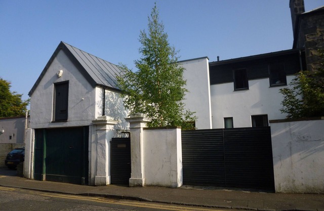 Charming Renovated 19th-century Coach House