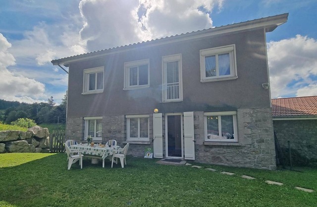 Charming Renovated Cottage with Private Garden, Wifi included