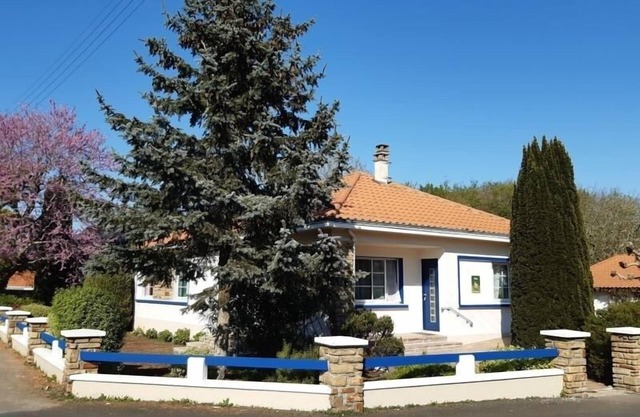 Charming Renovated Family Home, Close to Sea with Garden, Ping-Pong, and Fireplace
