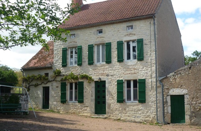 Charming Renovated Stone Farmhouse with Large Garden, Fireplace, Wi-Fi, and Baby Essentials