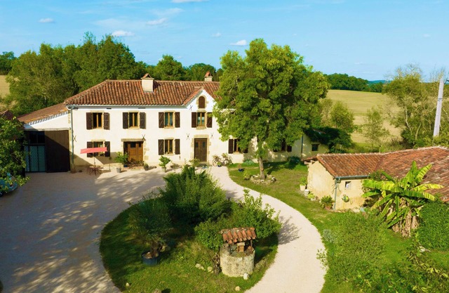 Charming residence "Au Coeur de la Gascogne". Gîte sleeps 7.