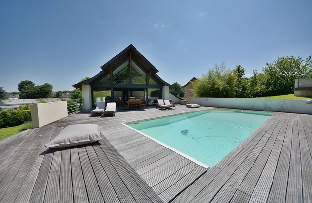Charming residence with swimming pool and large garden, Buzy