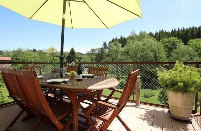 Charming Restored Barn with Modern Comfort, Garden & WiFi in Tranquil Setting