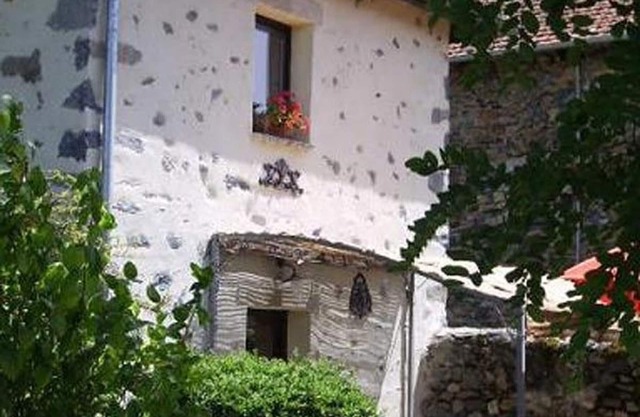 Charming Restored Pigeon House: Private Terrace, Swing Set, Near Loire River & Hiking Trails