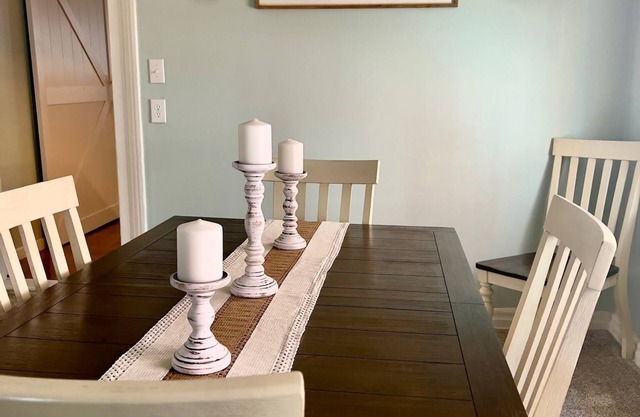 Charming river view 2-bedroom home in Aurora WiFi AC creation museum and ARK