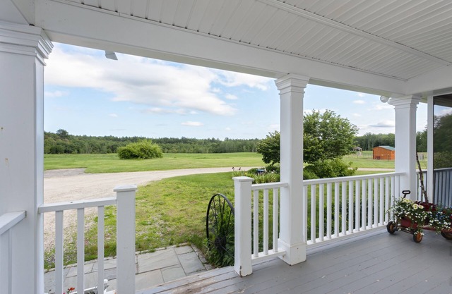 Charming room in farm setting close to popular attractions-#3Abbott Brook Inn