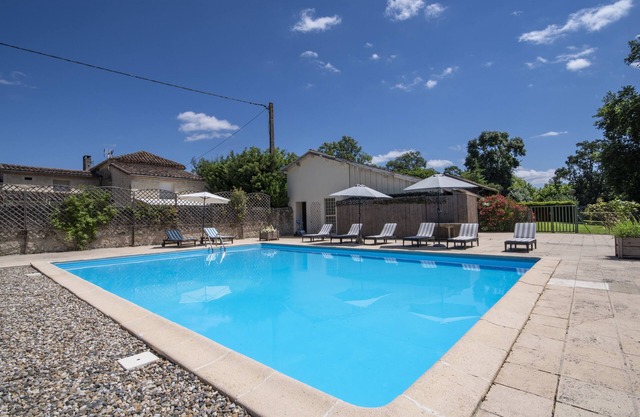 Charming rural double cottages - private pool and park