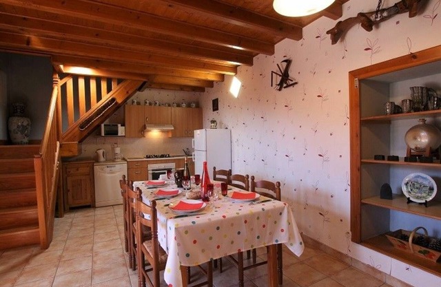 Charming Rural Retreat: 3 BR, En-Suite WCs, Terraces, BBQ, Baby Gear, Near Medieval Villages