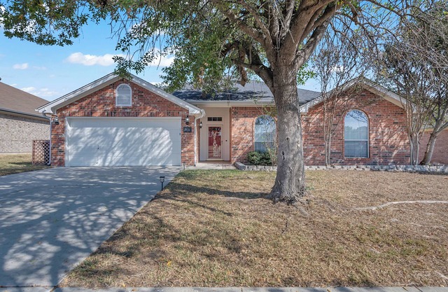Charming Rustic Retreat with 4-bedroom house with WiFi in enchanting Killeen