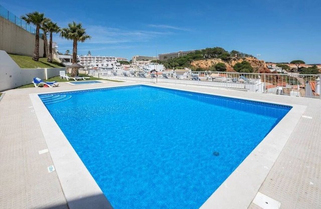 Charming Sea View Flat w/Pool, 20 meters from the Beach